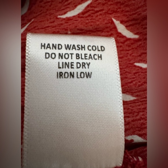 Skies are blue M red white print pleated midi fall skirt with slit and belt - Picture 7 of 7